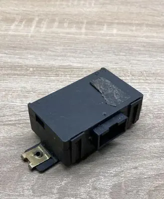 Audi A6 S6 C5 4B Alarm control unit/module 748010101