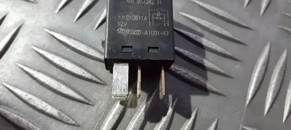Volvo S40, V40 Other relay mb953382 mb9533821l
