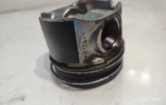 Audi A5 8T 8F Piston 