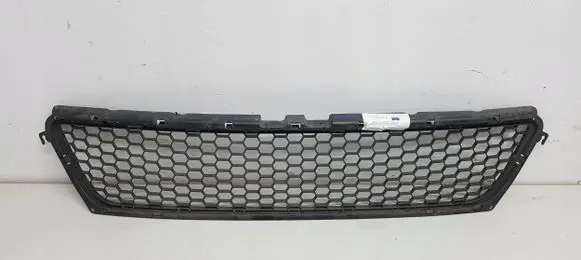 Dacia Sandero Front bumper lower grill 8200735103