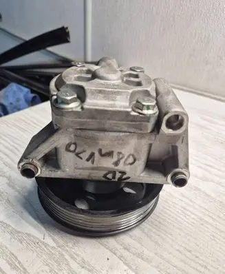 Volvo V70 Power steering pump 7146310029