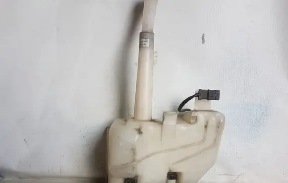 Nissan X-Trail T30 Windshield washer fluid reservoir/tank HLC23012 E13010100