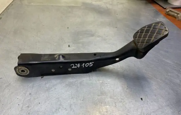 Volkswagen Golf V Brake pedal