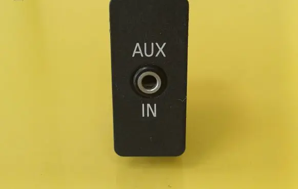 BMW 1 E81 E87 AUX in-socket connector 61316930561