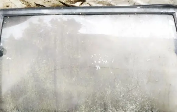 Mitsubishi Space Wagon Rear door window glass