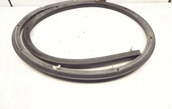 Nissan Qashqai+2 Rear door rubber seal (on body) 