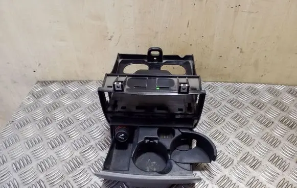 Cup holder front