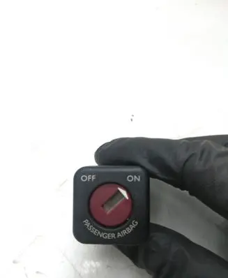 Passenger airbag on/off switch