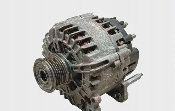 Volkswagen PASSAT B8 Generator/alternator 03L903023B