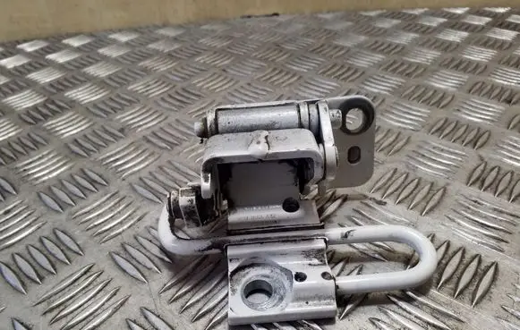 Seat Altea XL Rear door lower hinge 1P0833412