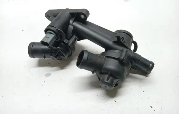 Thermostat/thermostat housing