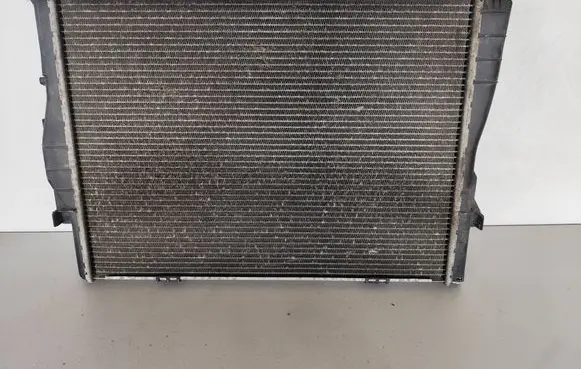 BMW 3 E90 E91 Coolant radiator 758165801 36947008 2595435