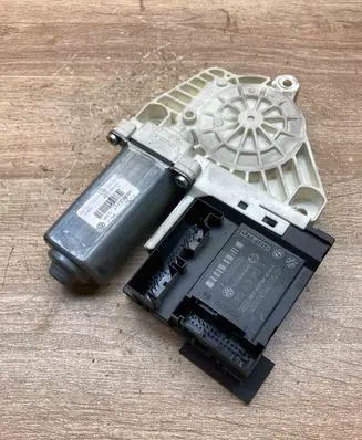 Seat Leon (1P) Front door window regulator motor 1K0959792G 1K0959702K USED