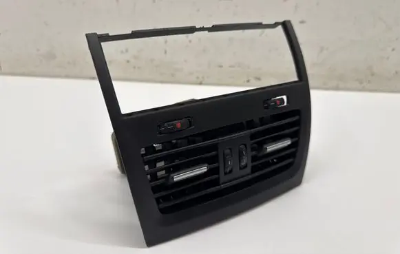 Rear air vent grill