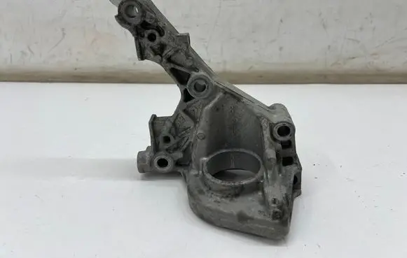 Mercedes-Benz CLA C118 X118 Gearbox mounting bracket A2822232600