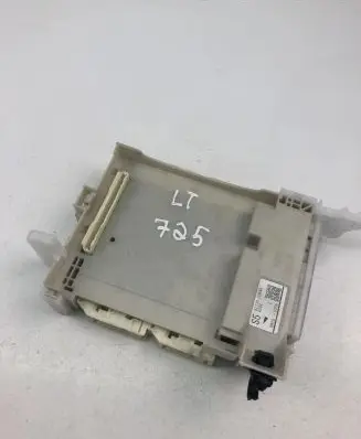 Toyota Yaris Central body control module 8273052K40
