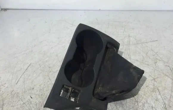 Cup holder front