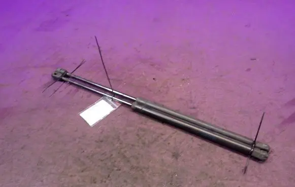 Honda Civic Tailgate strut 