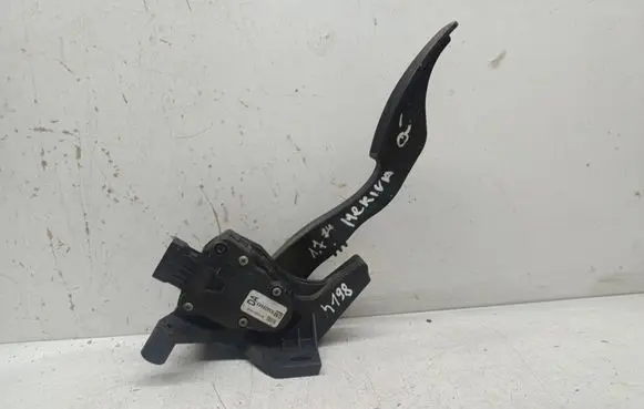 Accelerator throttle pedal