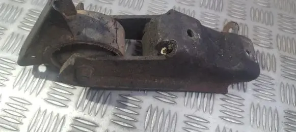 Volvo S40, V40 Engine mount bracket XR130607