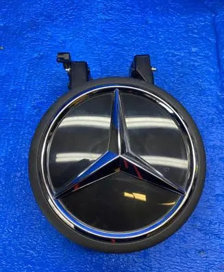 Manufacturer badge logo/emblem