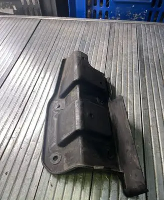 Toyota Corolla E120 E130 Rear bumper mounting bracket 13685