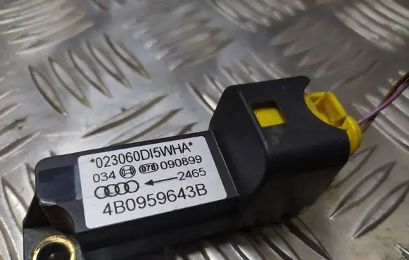 Audi A6 S6 C5 4B Airbag deployment crash/impact sensor 4B0959643B 023060D15WHA 090899