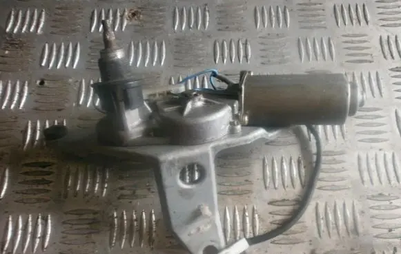 Mazda 626 Rear window wiper motor 8491006672