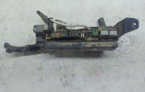 Toyota Corolla Verso AR10 Fuse module