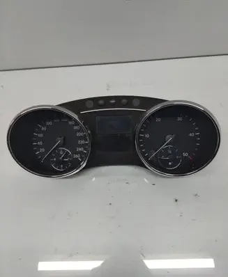Speedometer (instrument cluster)