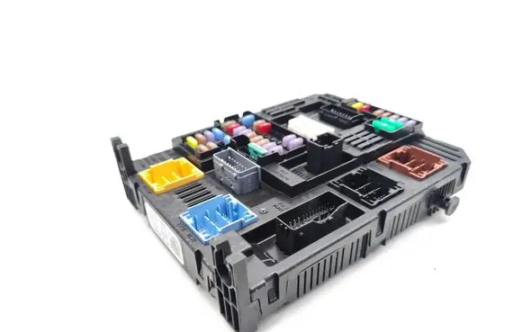 Peugeot 3008 II Fuse module 9830814180