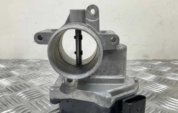 Volkswagen Jetta VI Throttle valve 03L128063AD