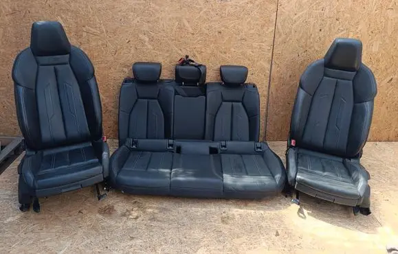 Audi A3 8Y Seat set 5WA881106J 5WA881105J