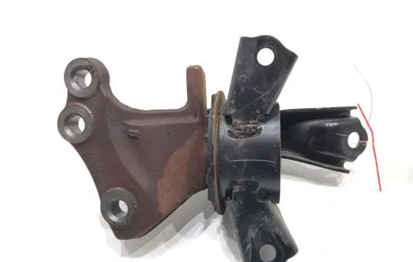 Engine mount vacuum valve