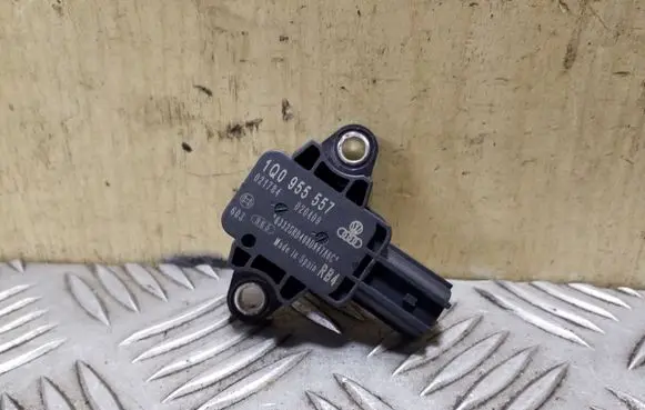 Volkswagen Polo V 6R Airbag deployment crash/impact sensor 1Q0955557