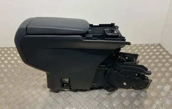 Peugeot 3008 I Armrest