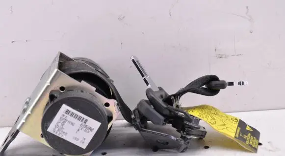 Toyota Verso-S Middle seatbelt (rear) 618556900