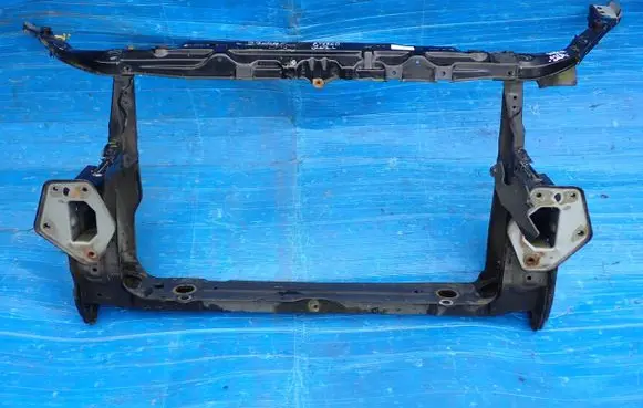 Toyota Avensis Verso Front bodywork piece 