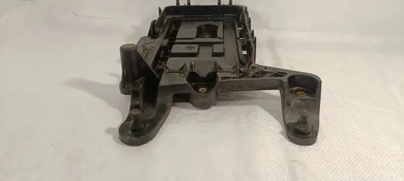 Volkswagen PASSAT B7 Battery tray 1K0915325B