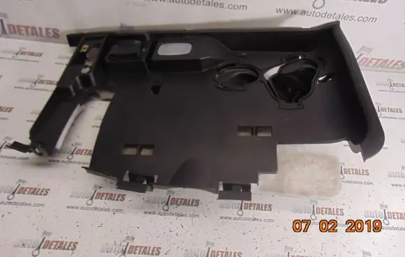 Mercedes-Benz R W251 Dashboard lower bottom trim panel A2516801039