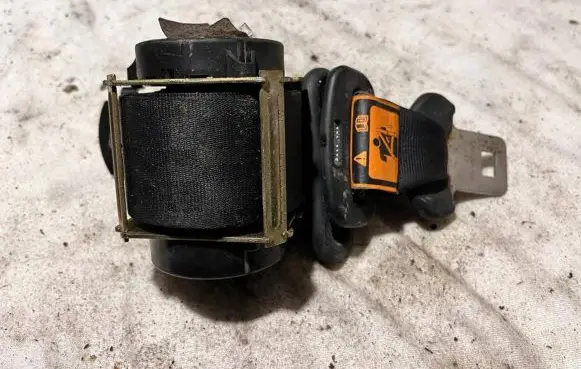 Mazda 3 I Rear seatbelt 602499800