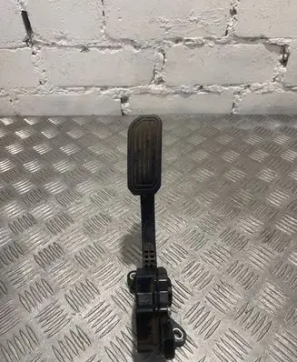 Toyota Prius (XW30) Accelerator throttle pedal 7811012050