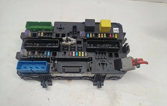 Opel Astra H Fuse module 13220831 5DK00866953