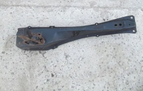 Toyota Avensis T250 Engine mount bracket