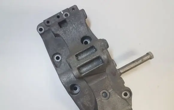 BMW 4 F36 Gran coupe A/C compressor mount bracket 7619250 18095810
