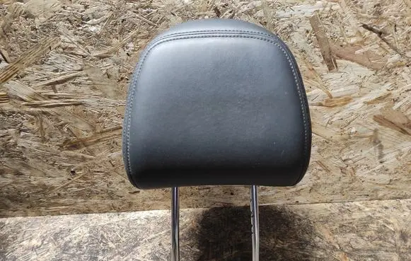 Infiniti Q50 Front seat headrest 