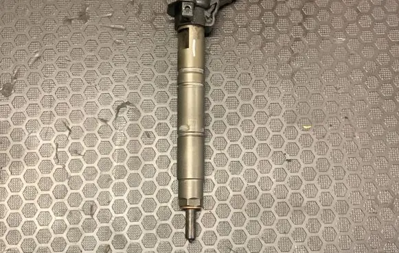 Mercedes-Benz ML W164 Fuel injector A6420700587