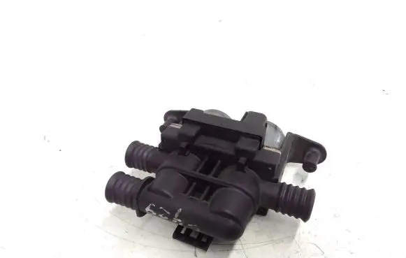 BMW 5 E39 Coolant heater control valve 8374995 1147412137