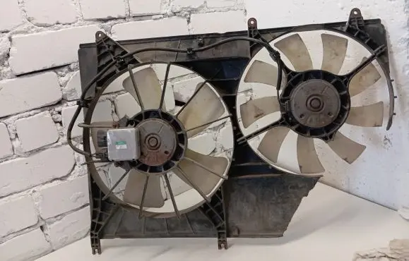 Mitsubishi Endeavor Radiator cooling fan shroud 4993003171
