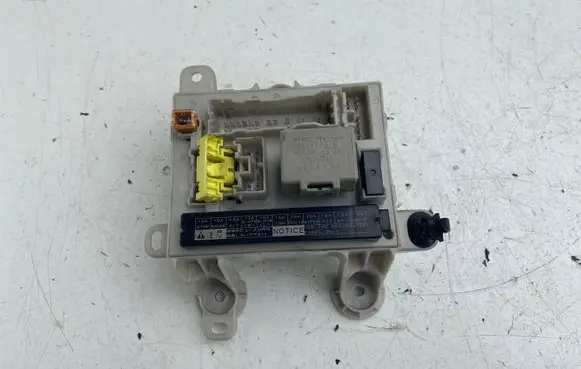 Toyota Previa (XR30, XR40) II Fuse module